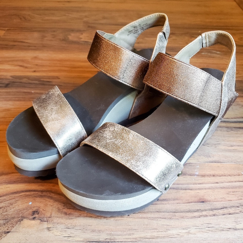 Strappy Wedge sandals